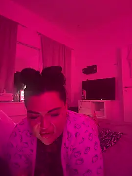 Snapshot of _MelinaCurves_ chatting on 03.11.25 MelinaCurves online show from 03.11.25