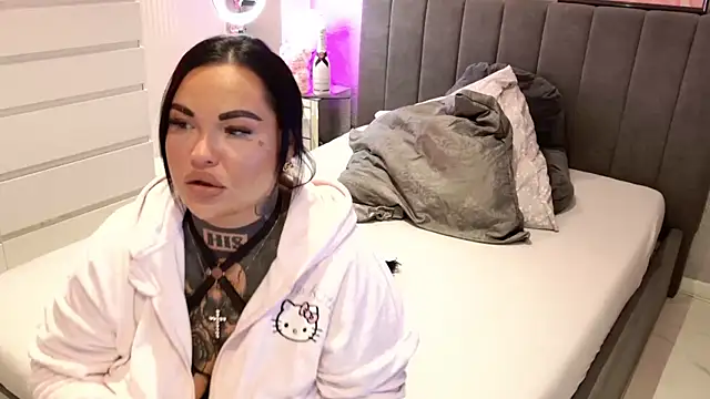 Snapshot of _MelinaCurves_ chatting on 03.15.25 MelinaCurves online show from 03.15.25