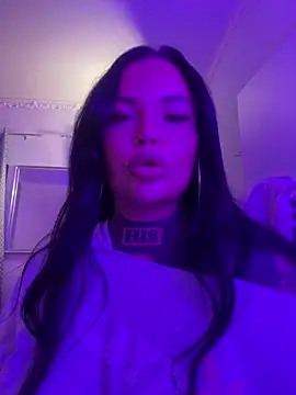 Snapshot of _MelinaCurves_ chatting on 09.13.25 MelinaCurves online show from 09.13.25