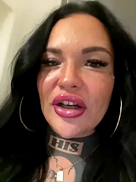 Snapshot of _MelinaCurves_ chatting on 09.19.25 MelinaCurves online show from 09.19.25