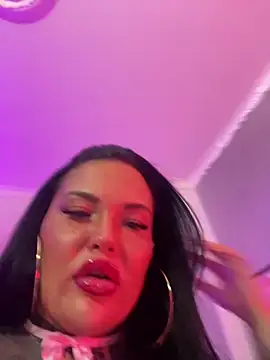 Snapshot of _MelinaCurves_ chatting on 09.21.25 MelinaCurves online show from 09.21.25