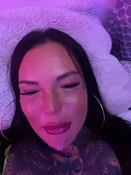 Snapshot of _MelinaCurves_ chatting on 09.28.25 MelinaCurves online show from 09.28.25