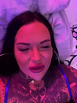 Snapshot of _MelinaCurves_ chatting on 09.30.25 MelinaCurves online show from 09.30.25