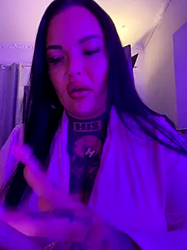 Snapshot of _MelinaCurves_ chatting on 10.05.25 MelinaCurves online show from 10.05.25