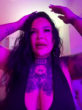 Snapshot of _MelinaCurves_ chatting on 10.08.25 MelinaCurves online show from 10.08.25