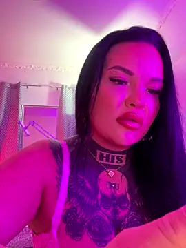 Snapshot of _MelinaCurves_ chatting on 10.11.25 MelinaCurves online show from 10.11.25