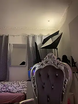 Snapshot of _MelinaCurves_ chatting on 10.13.25 MelinaCurves online show from 10.13.25