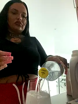 Snapshot of _MelinaCurves_ chatting on 10.23.25 MelinaCurves online show from 10.23.25