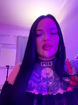 Snapshot of _MelinaCurves_ chatting on 11.23.25 MelinaCurves online show from 11.23.25