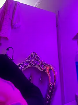 Snapshot of _MelinaCurves_ chatting on 11.28.25 MelinaCurves online show from 11.28.25