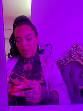 Snapshot of _MelinaCurves_ chatting on 11.29.25 MelinaCurves online show from 11.29.25