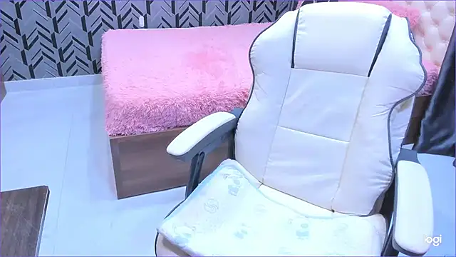 Snapshot of Toyota_Motor_Corporation chatting on 09.23.25 Toyota Motor Corporation online show from 09.23.25