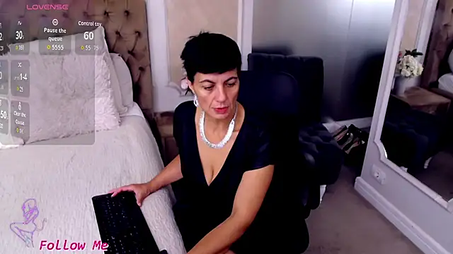 Snapshot of BustyPenellope chatting on 09.28.25 BustyPenellope online show from 09.28.25