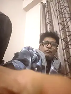 Snapshot of iamkahn_44 chatting on 12.20.25 iamkahn 44 online show from 12.20.25