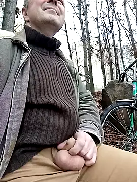 Snapshot of Pokaz2020 chatting on 11.27.25 Pokaz2020 online show from 11.27.25