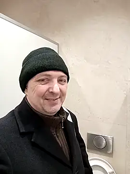 Snapshot of Pokaz2020 chatting on 11.30.25 Pokaz2020 online show from 11.30.25