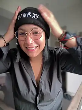 DannaaMeliza online show from 01.04.25