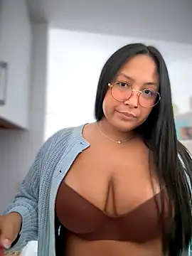 DannaaMeliza online show from 10.27.25