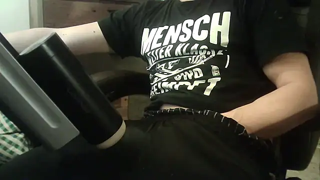 Snapshot of ShyGuyWannaTry chatting on 10.07.25 ShyGuyWannaTry online show from 10.07.25