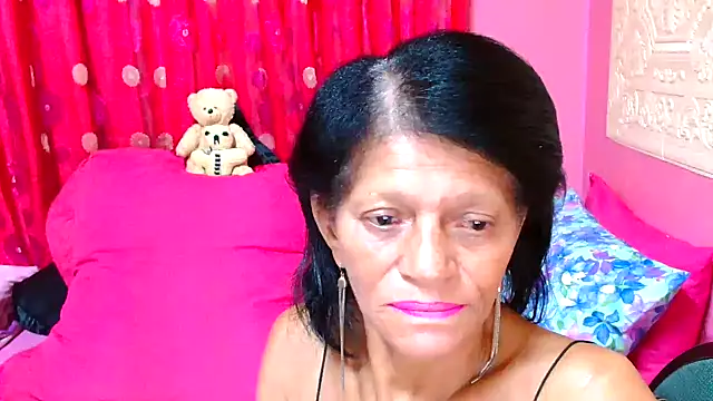 Snapshot of SLUTTYROXY chatting on 02.06.25 SLUTTYROXY online show from 02.06.25