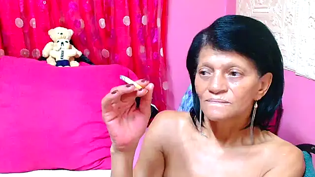 Snapshot of SLUTTYROXY chatting on 02.07.25 SLUTTYROXY online show from 02.07.25