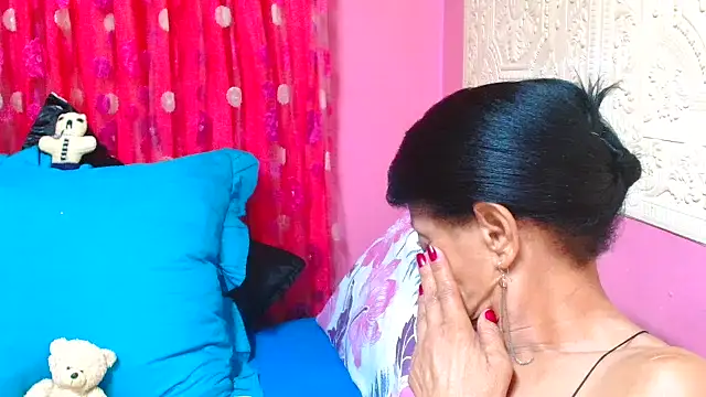 Snapshot of SLUTTYROXY chatting on 02.09.25 SLUTTYROXY online show from 02.09.25