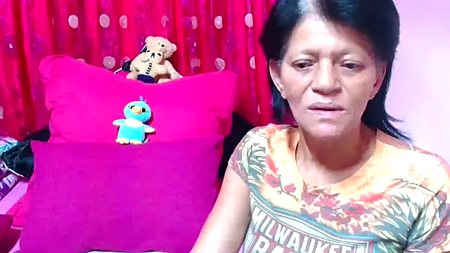 Snapshot of SLUTTYROXY chatting on 10.04.25 SLUTTYROXY online show from 10.04.25