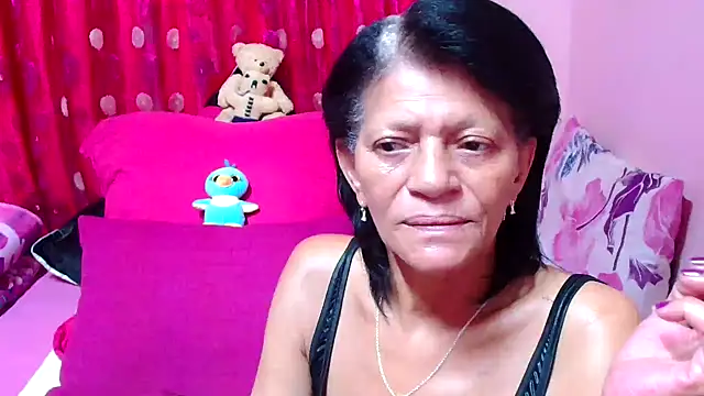 Snapshot of SLUTTYROXY chatting on 10.11.25 SLUTTYROXY online show from 10.11.25