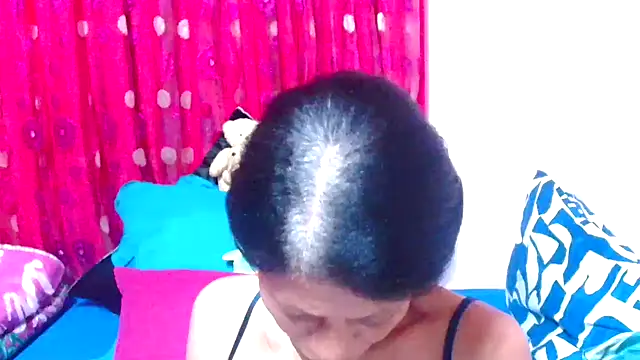 Snapshot of SLUTTYROXY chatting on 10.19.25 SLUTTYROXY online show from 10.19.25