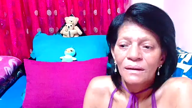 Snapshot of SLUTTYROXY chatting on 10.24.25 SLUTTYROXY online show from 10.24.25