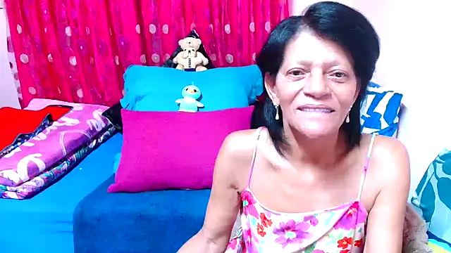 Snapshot of SLUTTYROXY chatting on 10.25.25 SLUTTYROXY online show from 10.25.25