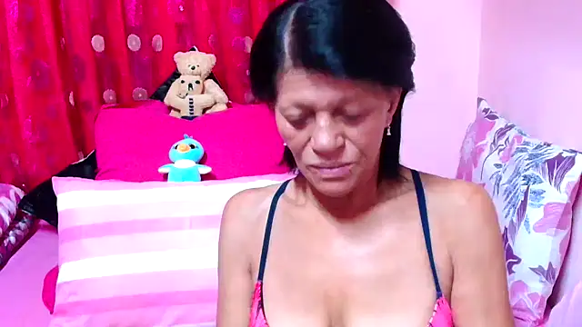 Snapshot of SLUTTYROXY chatting on 11.04.25 SLUTTYROXY online show from 11.04.25