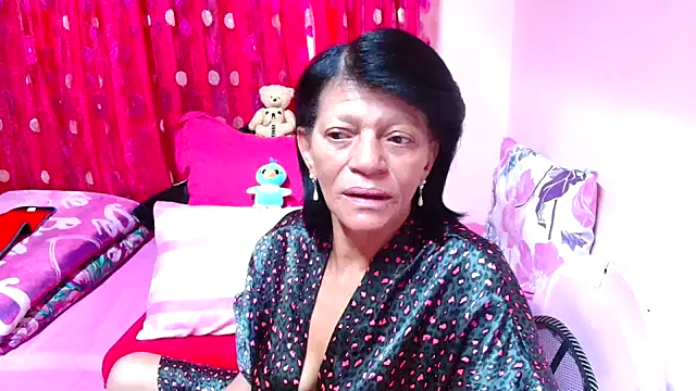 Snapshot of SLUTTYROXY chatting on 11.05.25 SLUTTYROXY online show from 11.05.25