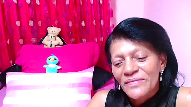 Snapshot of SLUTTYROXY chatting on 11.06.25 SLUTTYROXY online show from 11.06.25