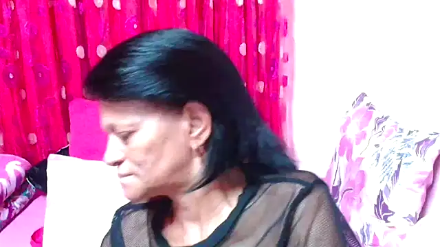 Snapshot of SLUTTYROXY chatting on 11.08.25 SLUTTYROXY online show from 11.08.25