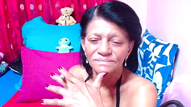 Snapshot of SLUTTYROXY chatting on 11.11.25 SLUTTYROXY online show from 11.11.25