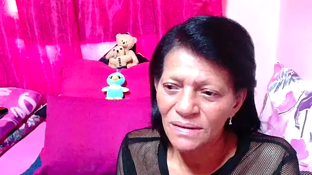 Snapshot of SLUTTYROXY chatting on 11.28.25 SLUTTYROXY online show from 11.28.25