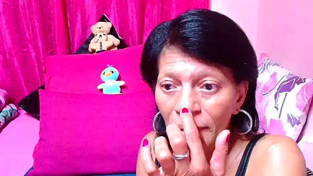 Snapshot of SLUTTYROXY chatting on 12.01.25 SLUTTYROXY online show from 12.01.25