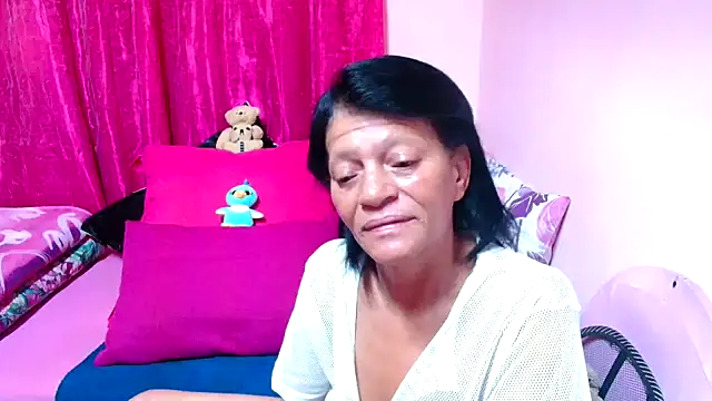 Snapshot of SLUTTYROXY chatting on 12.03.25 SLUTTYROXY online show from 12.03.25