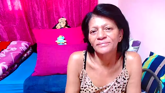 Snapshot of SLUTTYROXY chatting on 12.05.25 SLUTTYROXY online show from 12.05.25