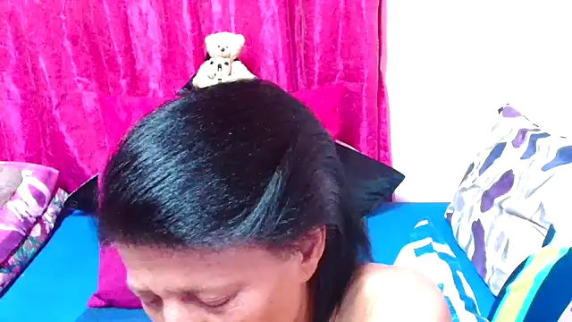 Snapshot of SLUTTYROXY chatting on 12.05.25 SLUTTYROXY online show from 12.05.25