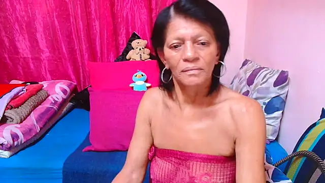 Snapshot of SLUTTYROXY chatting on 12.14.25 SLUTTYROXY online show from 12.14.25