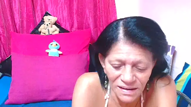 Snapshot of SLUTTYROXY chatting on 12.17.25 SLUTTYROXY online show from 12.17.25