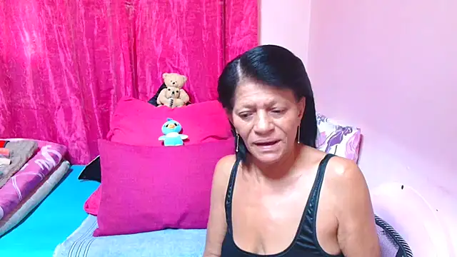 Snapshot of SLUTTYROXY chatting on 12.20.25 SLUTTYROXY online show from 12.20.25