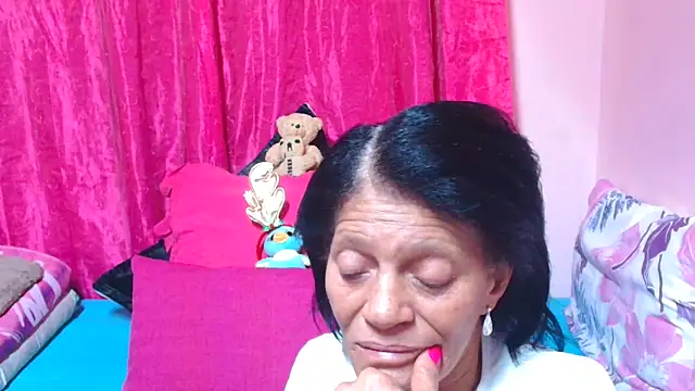 Snapshot of SLUTTYROXY chatting on 12.22.25 SLUTTYROXY online show from 12.22.25