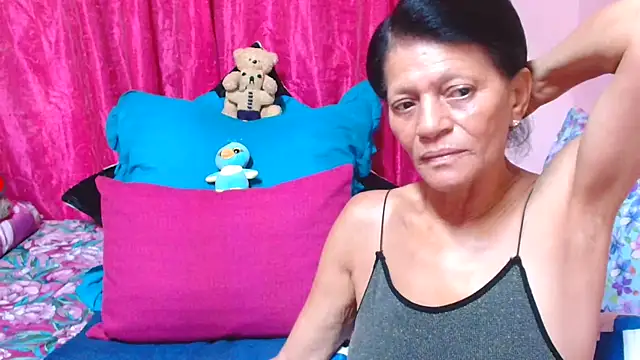 Snapshot of SLUTTYROXY chatting on 01.07.26 SLUTTYROXY online show from 01.07.26