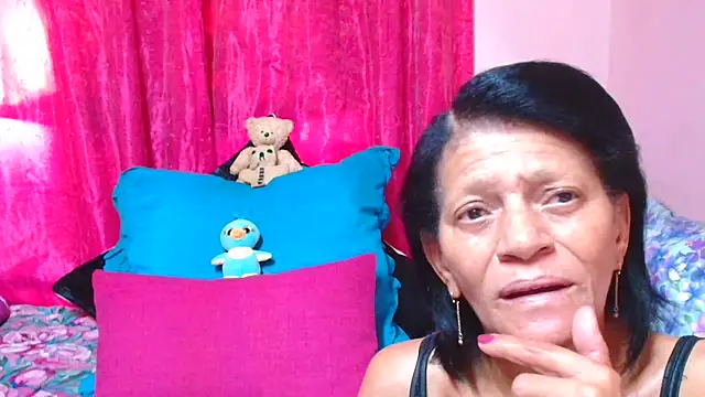 Snapshot of SLUTTYROXY chatting on 01.08.26 SLUTTYROXY online show from 01.08.26