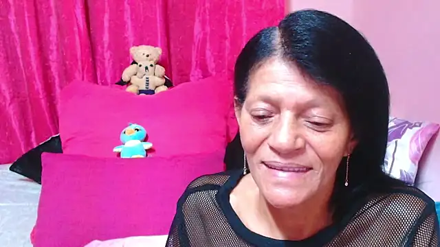 Snapshot of SLUTTYROXY chatting on 01.08.26 SLUTTYROXY online show from 01.08.26