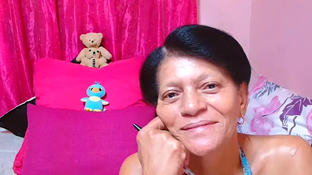 Snapshot of SLUTTYROXY chatting on 01.11.26 SLUTTYROXY online show from 01.11.26