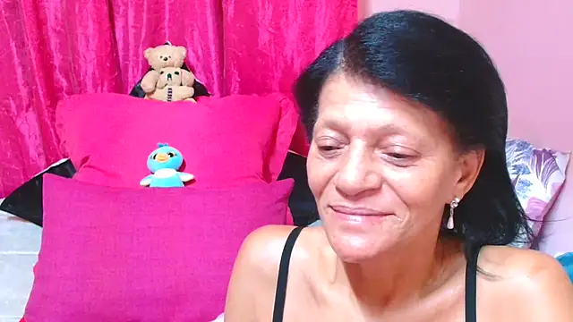 Snapshot of SLUTTYROXY chatting on 01.11.26 SLUTTYROXY online show from 01.11.26